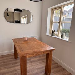 Beautiful Solid Oak Extendable Dining Table