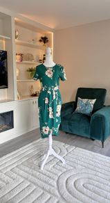 Brand-New Green Floral Dress with Short Sleeves Size Medium UK 10 / EU 38