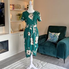 Brand-New Green Floral Dress with Short Sleeves Size Medium UK 10 / EU 38