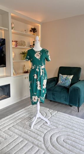 Brand-New Green Floral Dress with Short Sleeves Size Medium UK 10 / EU 38