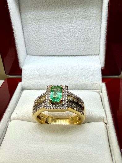 Emerald & Natural Zircon Ring