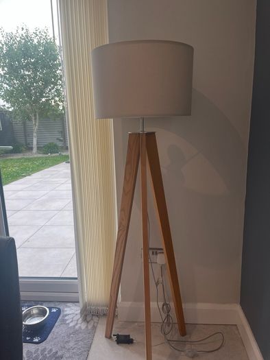 Tripod wooden Floor Lamp