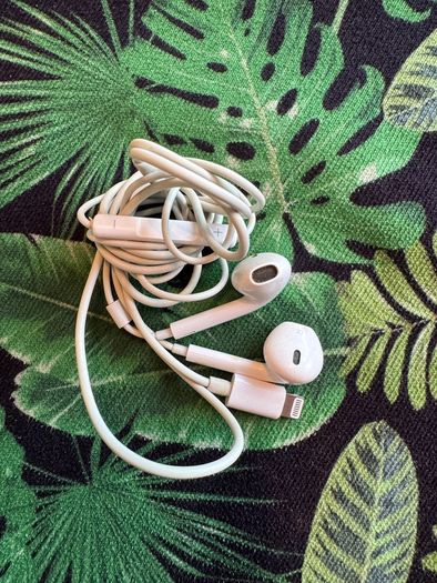 Stunning iphone 11 64GB plus an extensive set of accessories