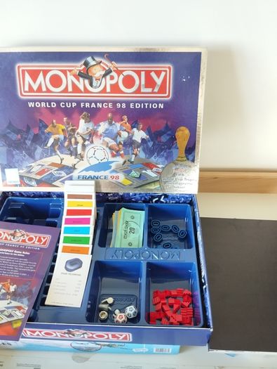 Monopoly  World Cup France 98 Edition (Collectors Board Game)