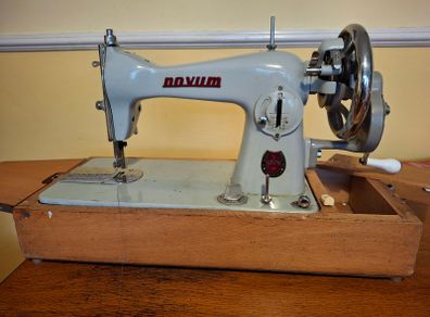 Novum Sewing Machine
