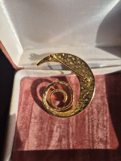 Vintage Irish Brooch