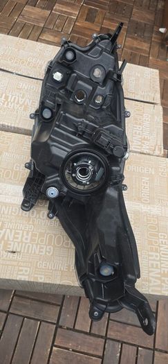 toyota yaris headlight right  side  2024