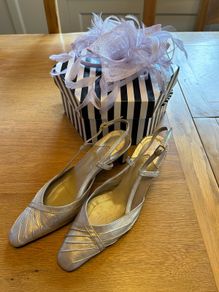 Ladies shoes, fascinator and handbag set