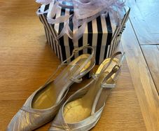 Ladies shoes, fascinator and handbag set