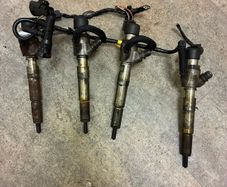 Set of 4 Genuine Continental Siemens 1.5 dCi Diesel Injectors H8200704191 & Return Rail