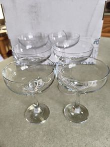 Set of 6 Champagne Glasses is set of    4 plain glass Champagne Glasses and set of 2 slight smaller plain glass Champagne Glasses over all they look nearly same