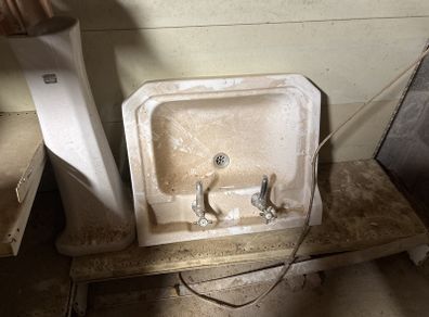 Victorian stylewash hand basin