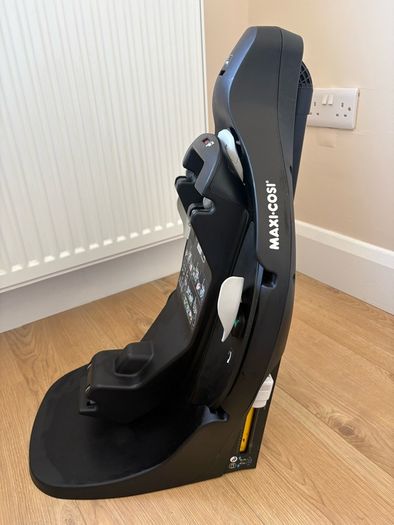 Infant car seat and isofix