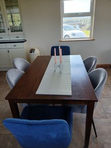 Table & 6 chairs