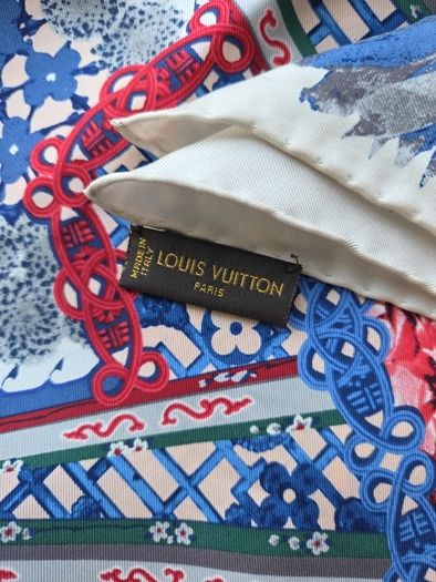 Louis vuitton silk scarf square 90 as new
