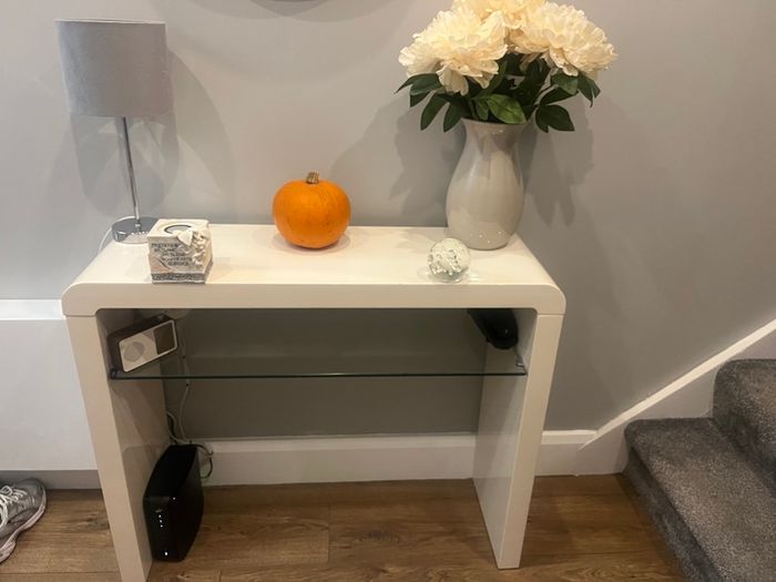 White Console table with glass shelf