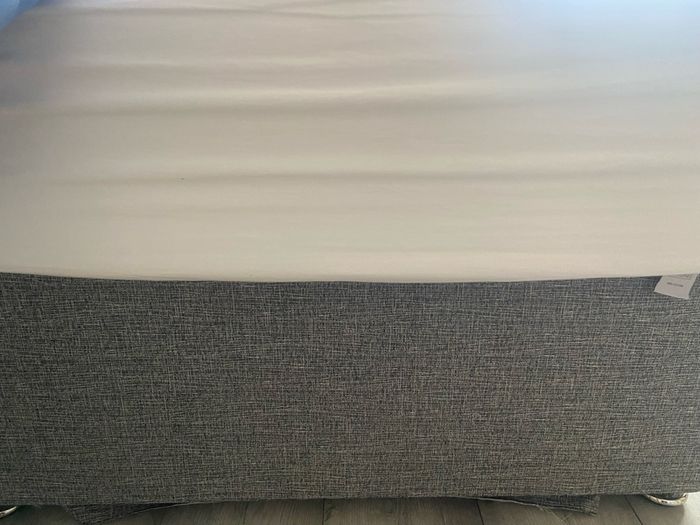 single bed,headboard,matress