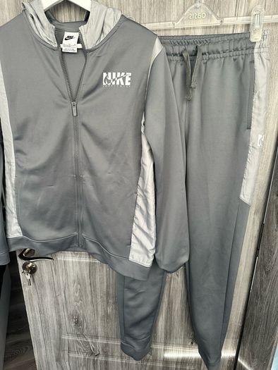 Nike Tracksuit - Boys XL