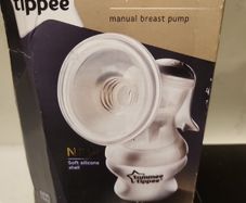 Manual breast pump