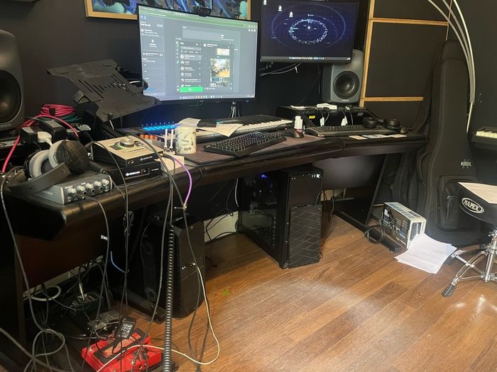 ZAOR ONDA audio/media desk