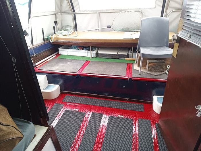 Boat, cruiser 28 ft
