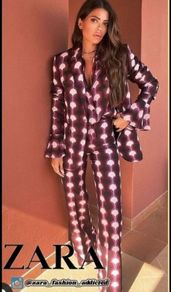 Amazing Zara Insta Famous Bloggers Limited Edition Pink Geo Print 3 Piece Suit, Blazer XL, Blouse XXL and Flare Trousers XL New with Tags