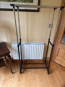Double bar cloth rail