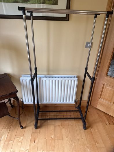 Double bar cloth rail