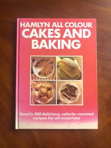 Hamlyn cakes and baking cookbook