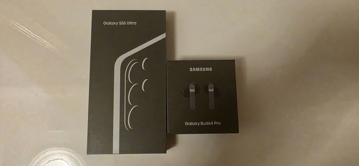 Samsung Galaxy S25 ultra + Galaxy Buds 4 Pro