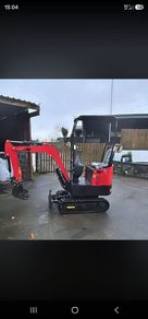 1 tonne mini digger with attachments