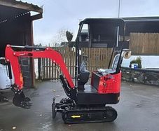 1 tonne mini digger with attachments