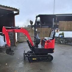 1 tonne mini digger with attachments