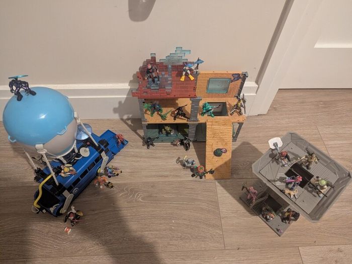 Fortnite figures
