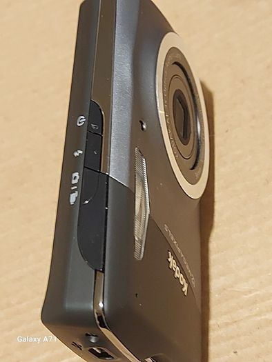 Kodak Easyshare M530 12 MP Digital Camera with 3x Wide Angle Optical Zoom and 2.7-Inch LCD