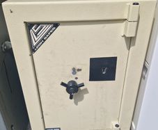 Leigh Safe with keys