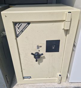 Leigh Safe with keys