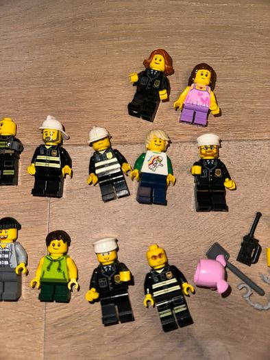 Retired LEGO minifig bundle plus accessories 24 figs
