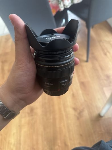 canon EF 85mm f/1.8 USM
