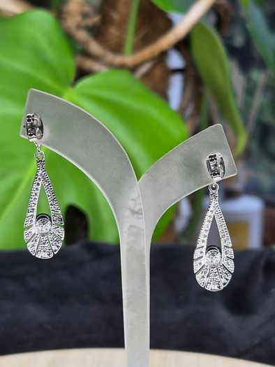 Newbridge Silverware Greta Garbo Collection Drop Earrings Boxed