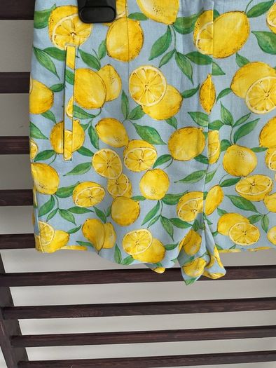 Zara size medium high waisted linen mix. Lemons pattern