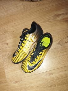 Nike boots size 2 half