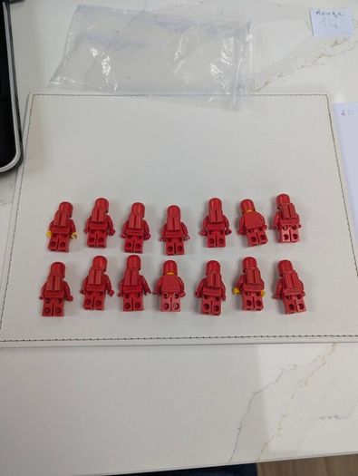 100% Lego Spacemen x 14 Red