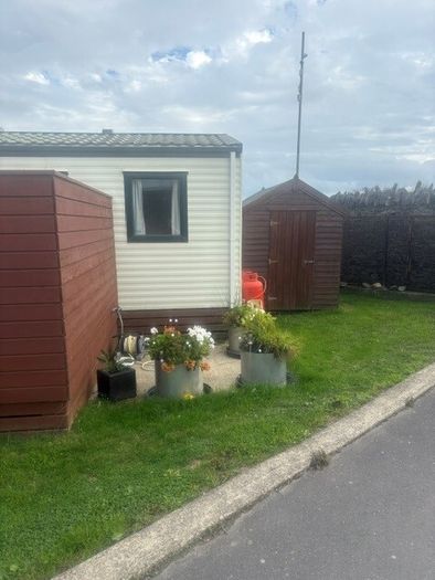 Willerby Aspen Mobile home with Decking & Shed