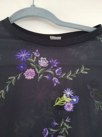 Reduced black/ floral top size M