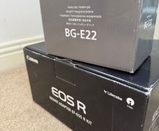 Canon eosR and battery grip