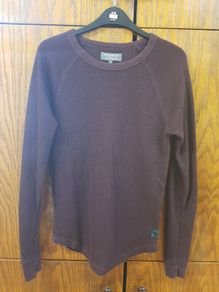 Long sleeved burgundy jumper, with a unique design and pattern in the jumper! Size - S, slim fit