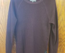 Long sleeved burgundy jumper, with a unique design and pattern in the jumper! Size - S, slim fit