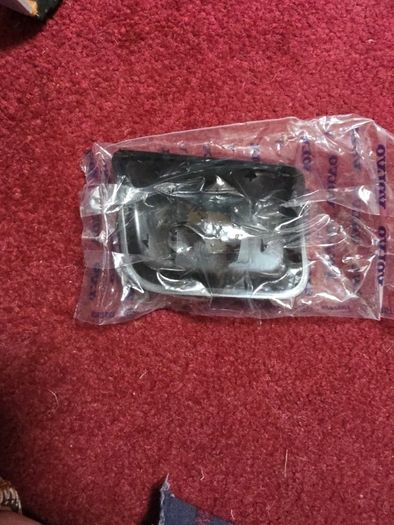 Volvo XC90 Gen 2033 to 2014. Headlight washer noozle and cover. Genuine parts. Brand new