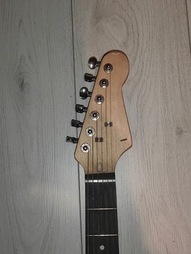 Electric guitar with amp and gigbag